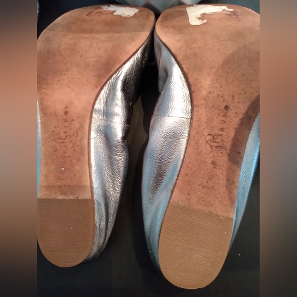 Preowned Ivanka Trump silver ballet flats size 10 - Picture 3 of 3